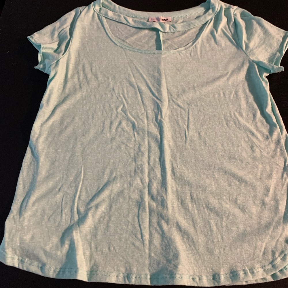 Peekaboo tee